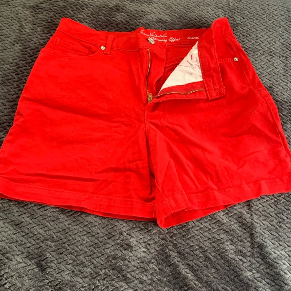 NWOT! Gloria Vanderbilt Red Denim Amanda Shorts - Picture 1 of 5